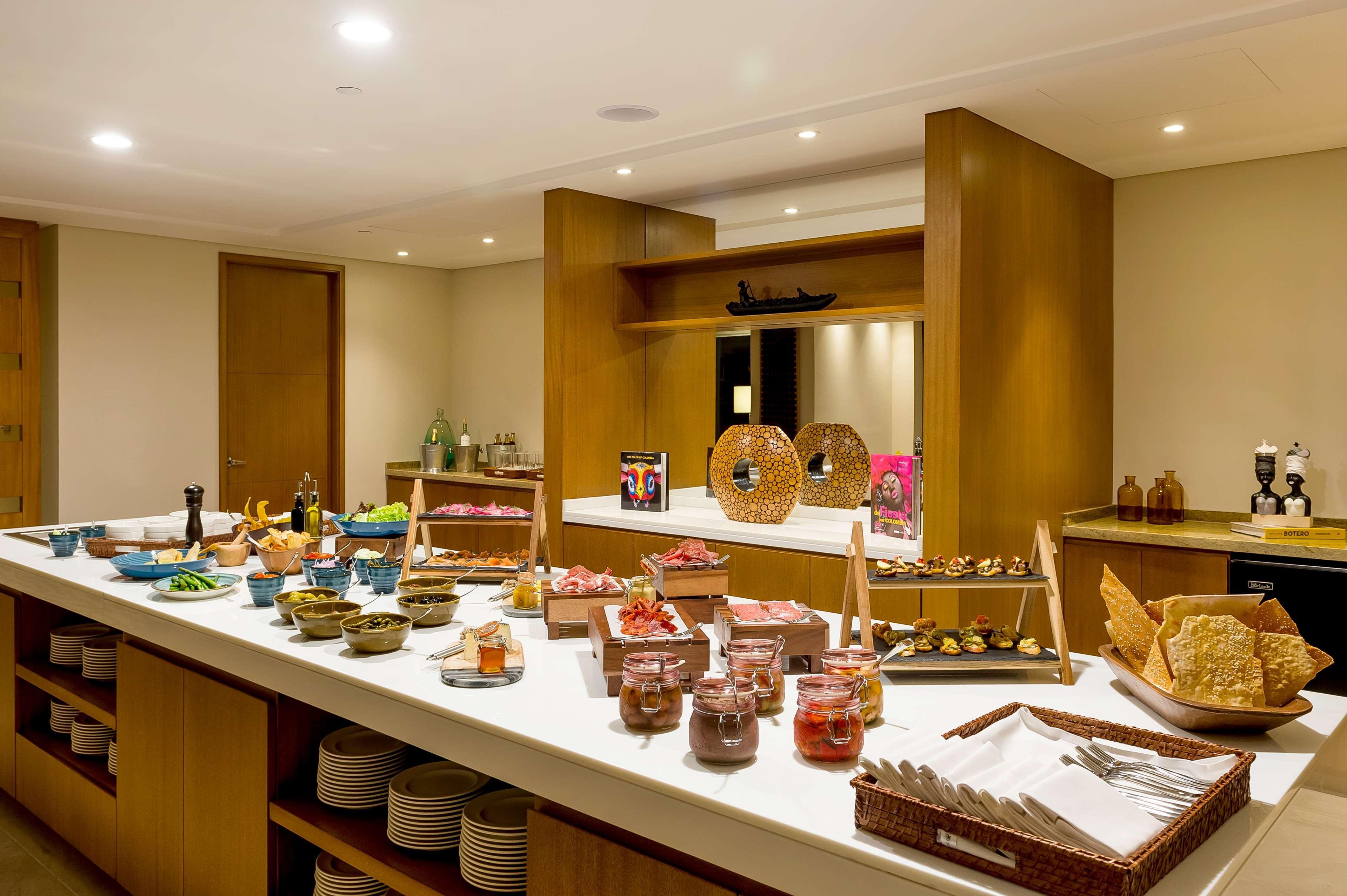 ホテル ハイアット リージェンシー カルタヘナ Cartagena エクステリア 写真 A buffet at a hotel